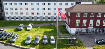 Herregården i rødt og internatet på Rønningen folkehøgskole i Oslo